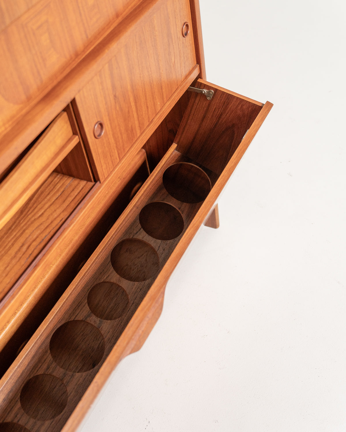 Mobile bar “SK661” in teak di Johannes Andersen per J. Skaaning & Søn, Danimarca, anni ’60