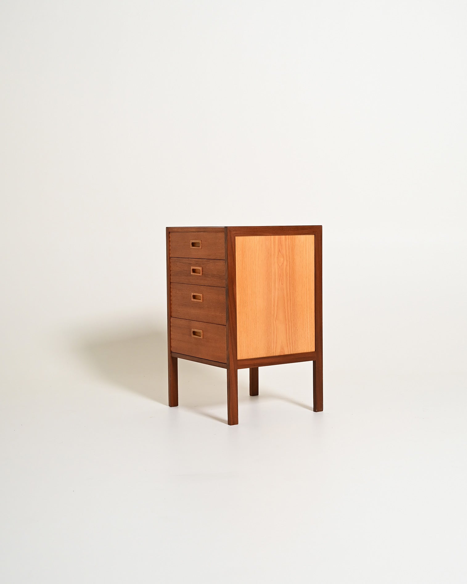 Piccola cassettiera scandinava in teak di Gillis Lundgren, anni '60