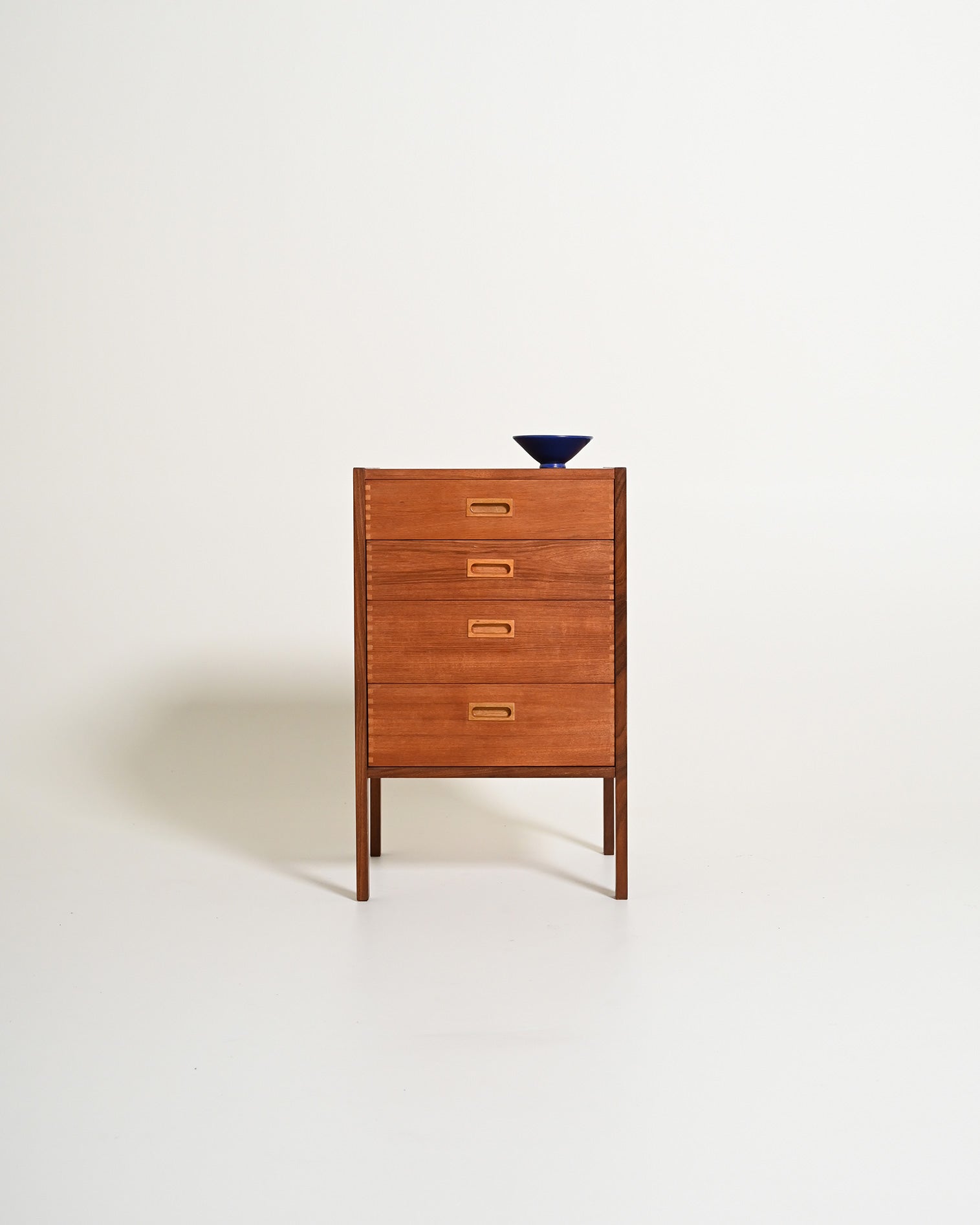Piccola cassettiera scandinava in teak di Gillis Lundgren, anni '60