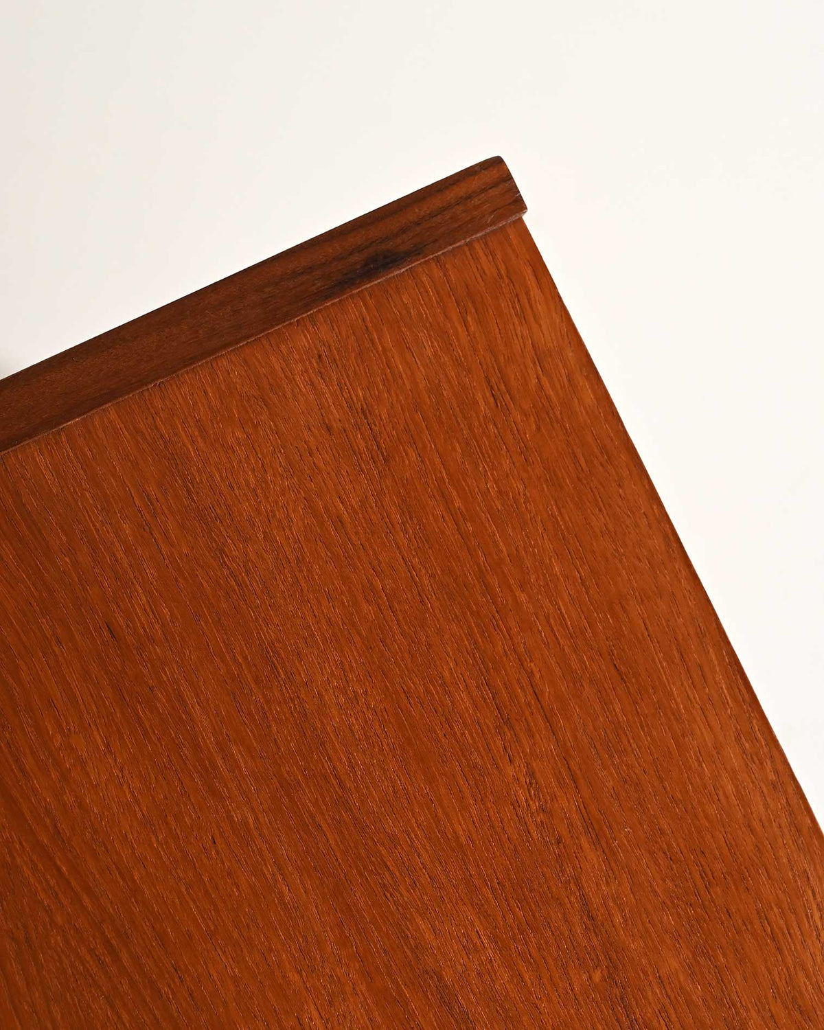 Piccola cassettiera scandinava in teak di Gillis Lundgren, anni '60