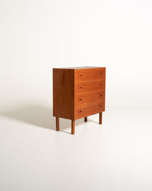 Cassettiera scandinava in teak dal profilo razionalista