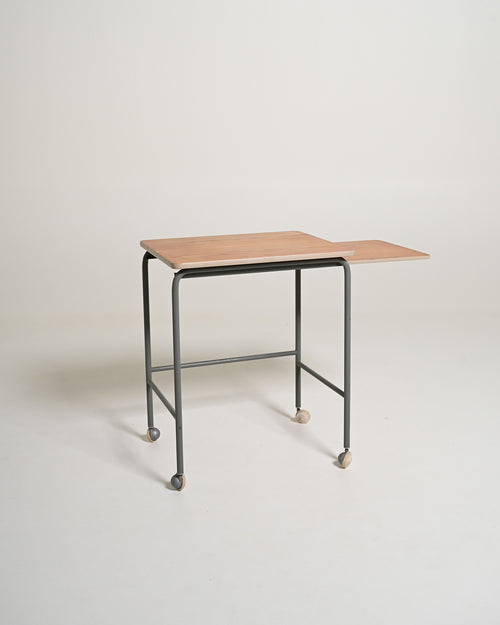 Tavolino vintage svedese con piano estraibile