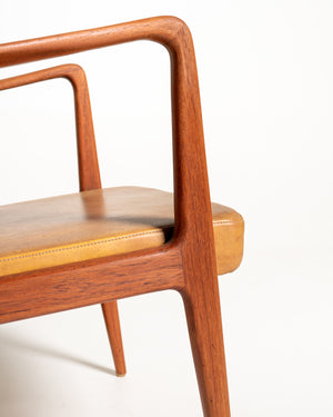 Coppia di poltroncine scandinave in similpelle, anni ’60