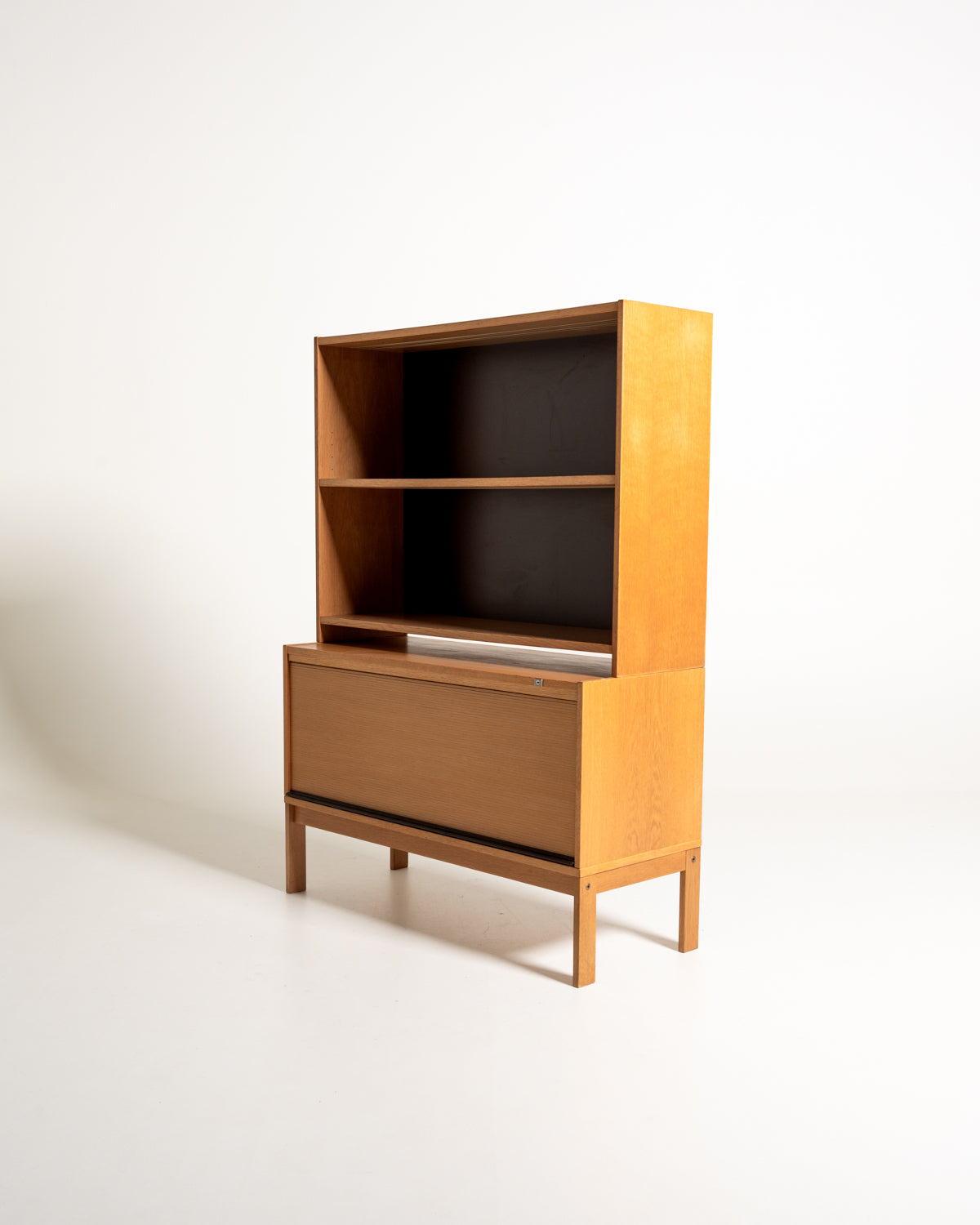 Libreria scandinava in rovere con serranda, anni ’60
