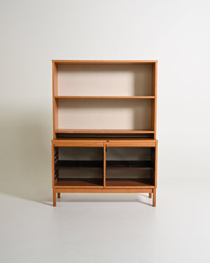 Cabinet in rovere con ante a serrandina e libreria, anni '60