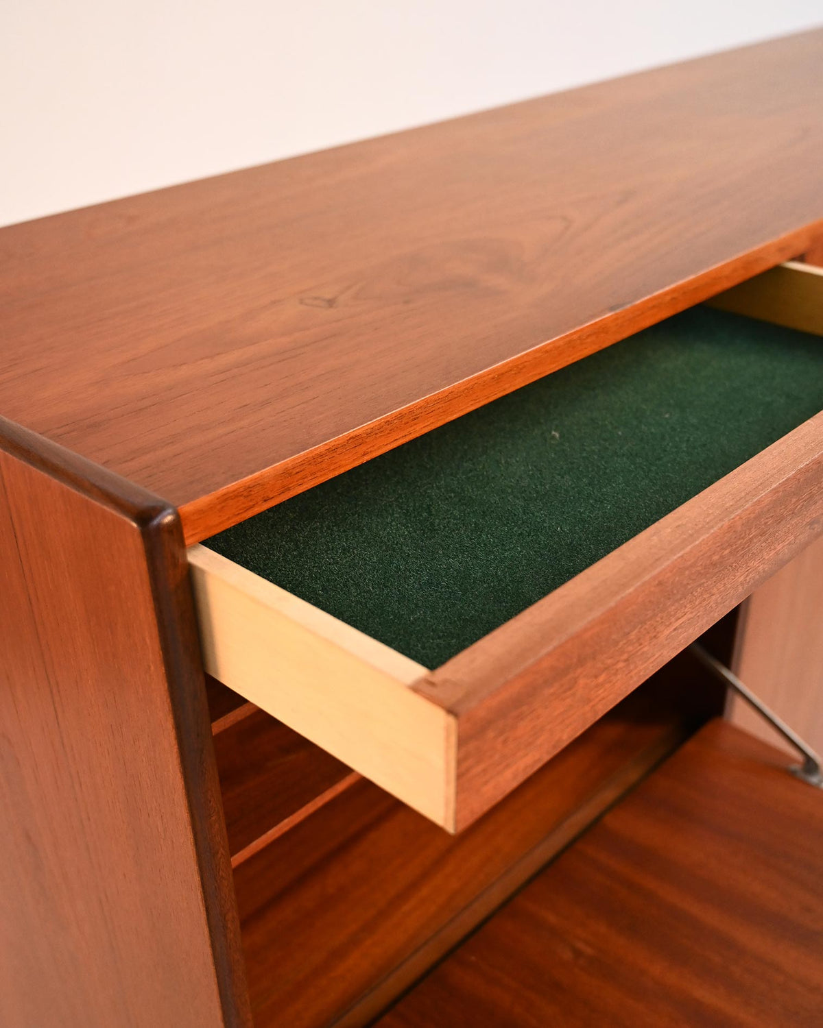 Highboard danese in teak e mogano, anni ’50