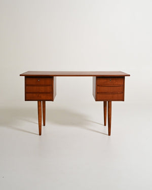 Scrivania scandinava in teak con sei cassetti, anni '60