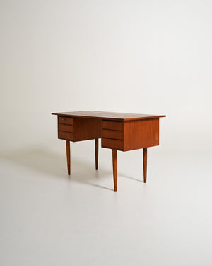 Scrivania scandinava in teak con sei cassetti, anni '60