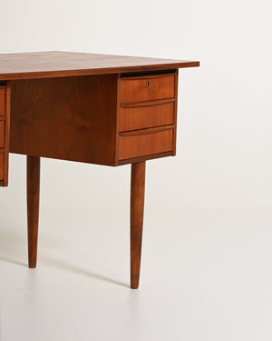Scrivania scandinava in teak con sei cassetti, anni '60