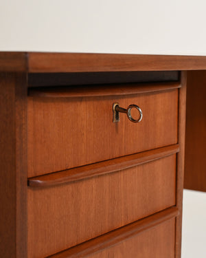 Scrivania scandinava in teak con sei cassetti, anni '60