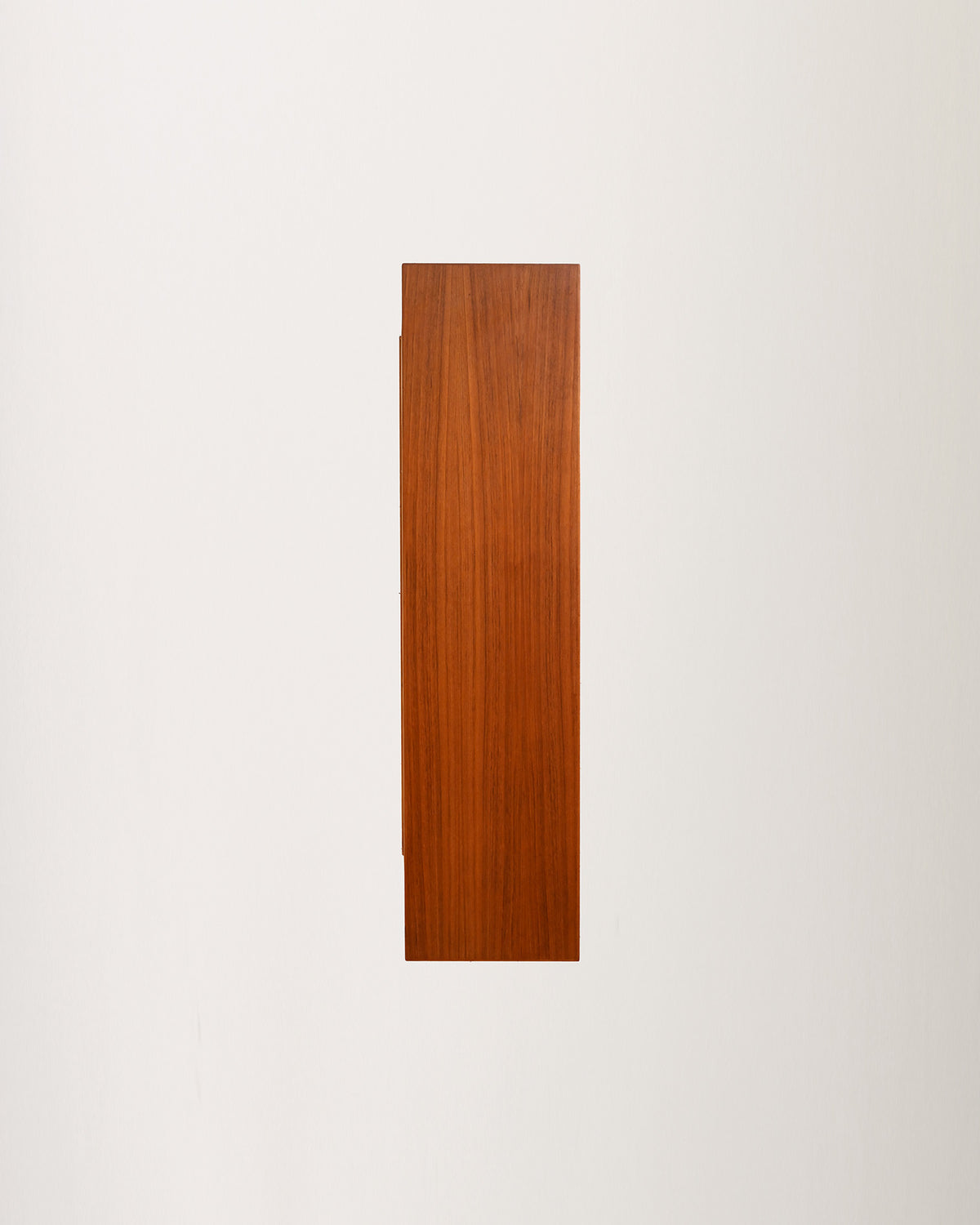 Sideboard scandinavo in teak con cassetti scultorei