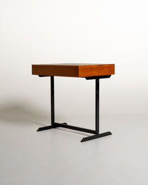 Scrittoio in teak con struttura in metallo nero, produzione europea, anni ’60