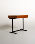 Scrittoio in teak con struttura in metallo nero, produzione europea, anni ’60