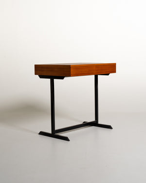 Scrittoio in teak con struttura in metallo nero, produzione europea, anni ’60