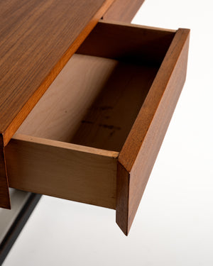 Scrittoio in teak con struttura in metallo nero, produzione europea, anni ’60