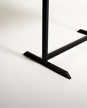 Scrittoio in teak con struttura in metallo nero, produzione europea, anni ’60