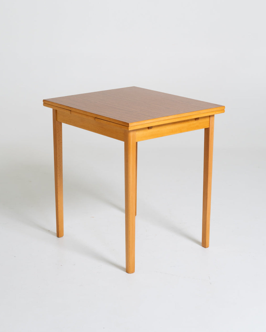 Tavolo da pranzo allungabile in faggio con top in laminato, Svezia, anni ’50-’60
