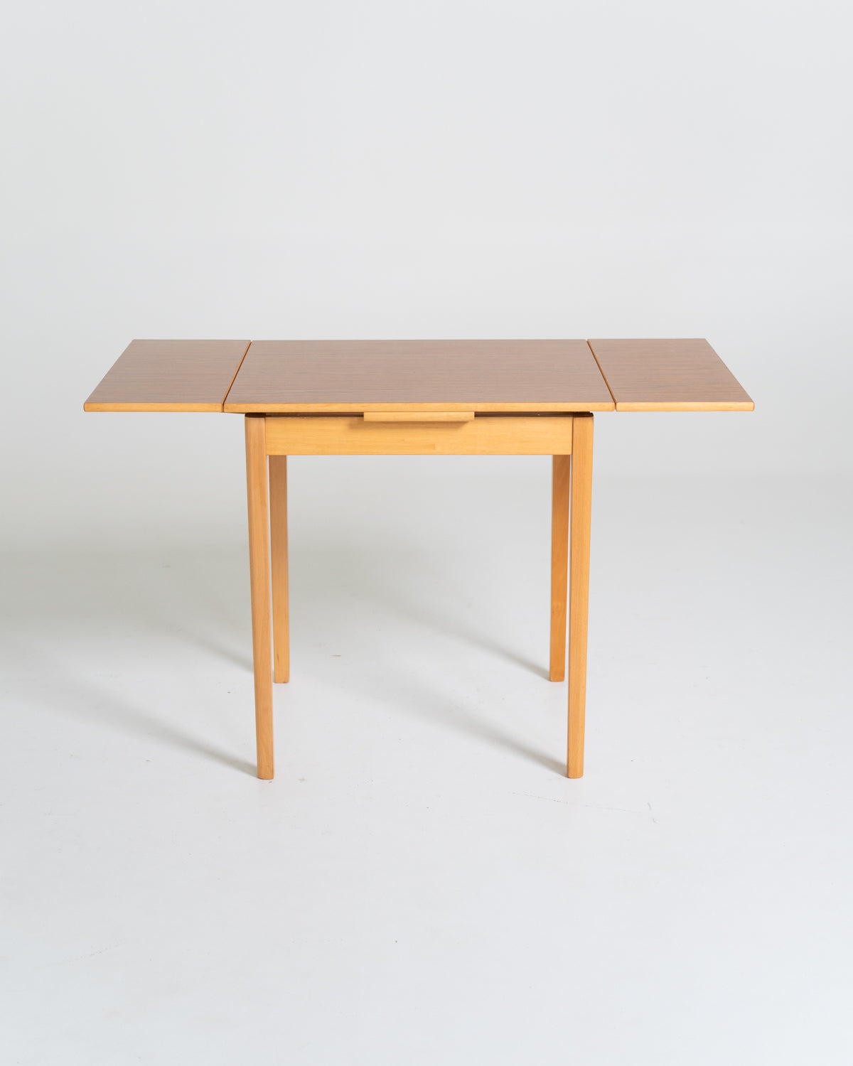 Tavolo da pranzo allungabile in faggio con top in laminato, Svezia, anni ’50-’60