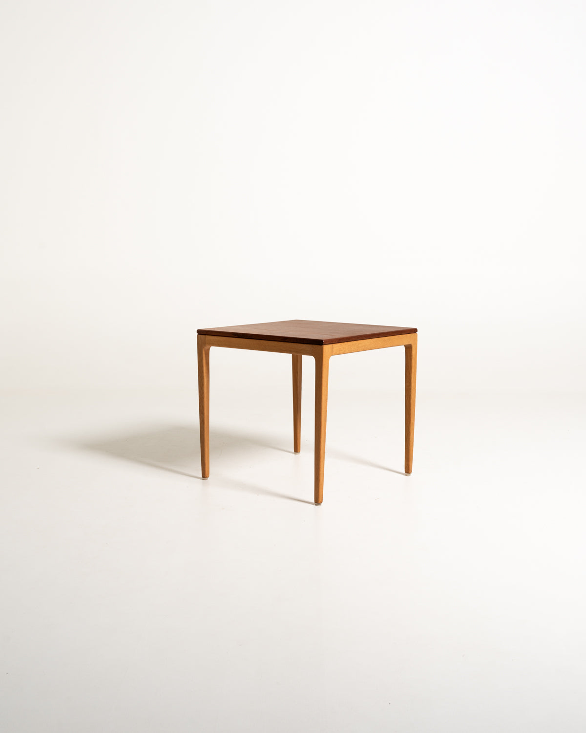Tavolino Gemla in teak e rovere