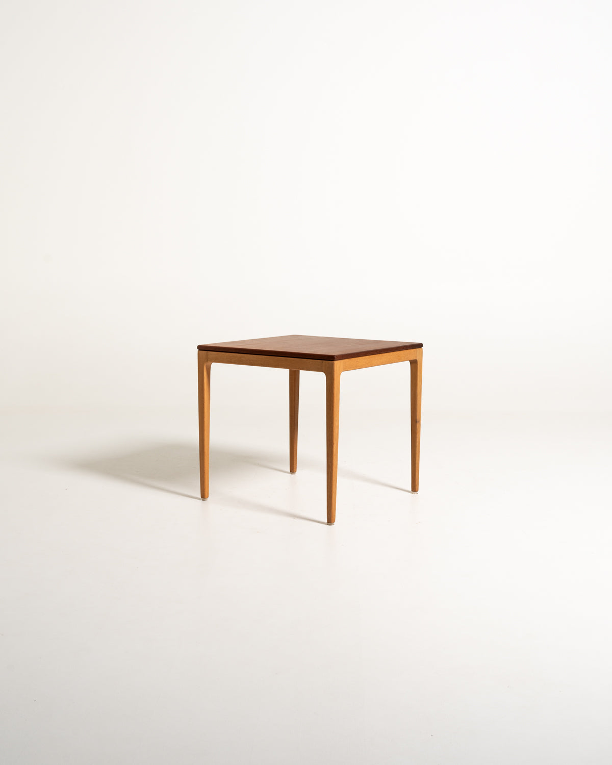 Tavolino Gemla in teak e rovere