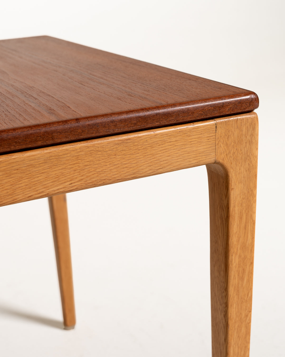 Tavolino Gemla in teak e rovere