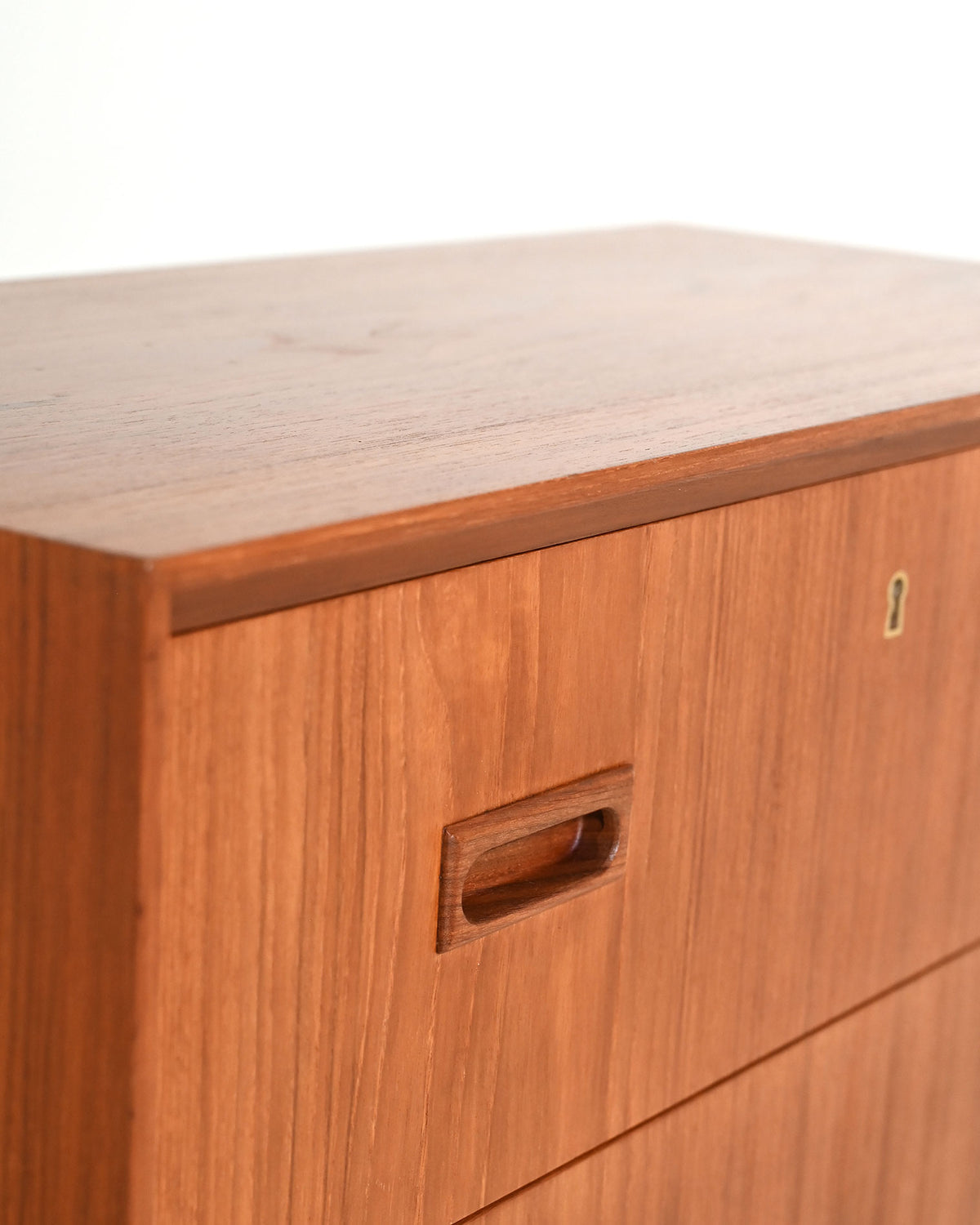Comodino scandinavo in teak con due cassetti, anni '60