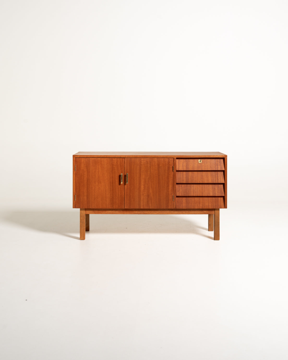 Sideboard scandinavo in teak con cassetti a tegola, metà Novecento
