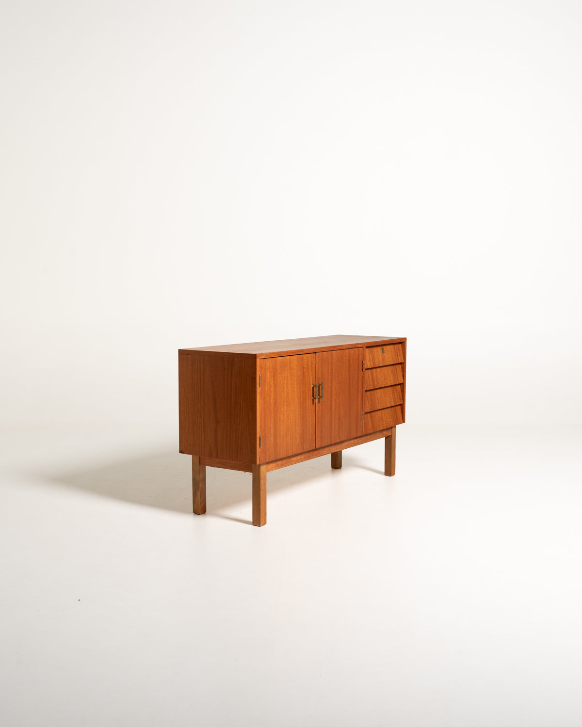 Sideboard scandinavo in teak con cassetti a tegola, metà Novecento