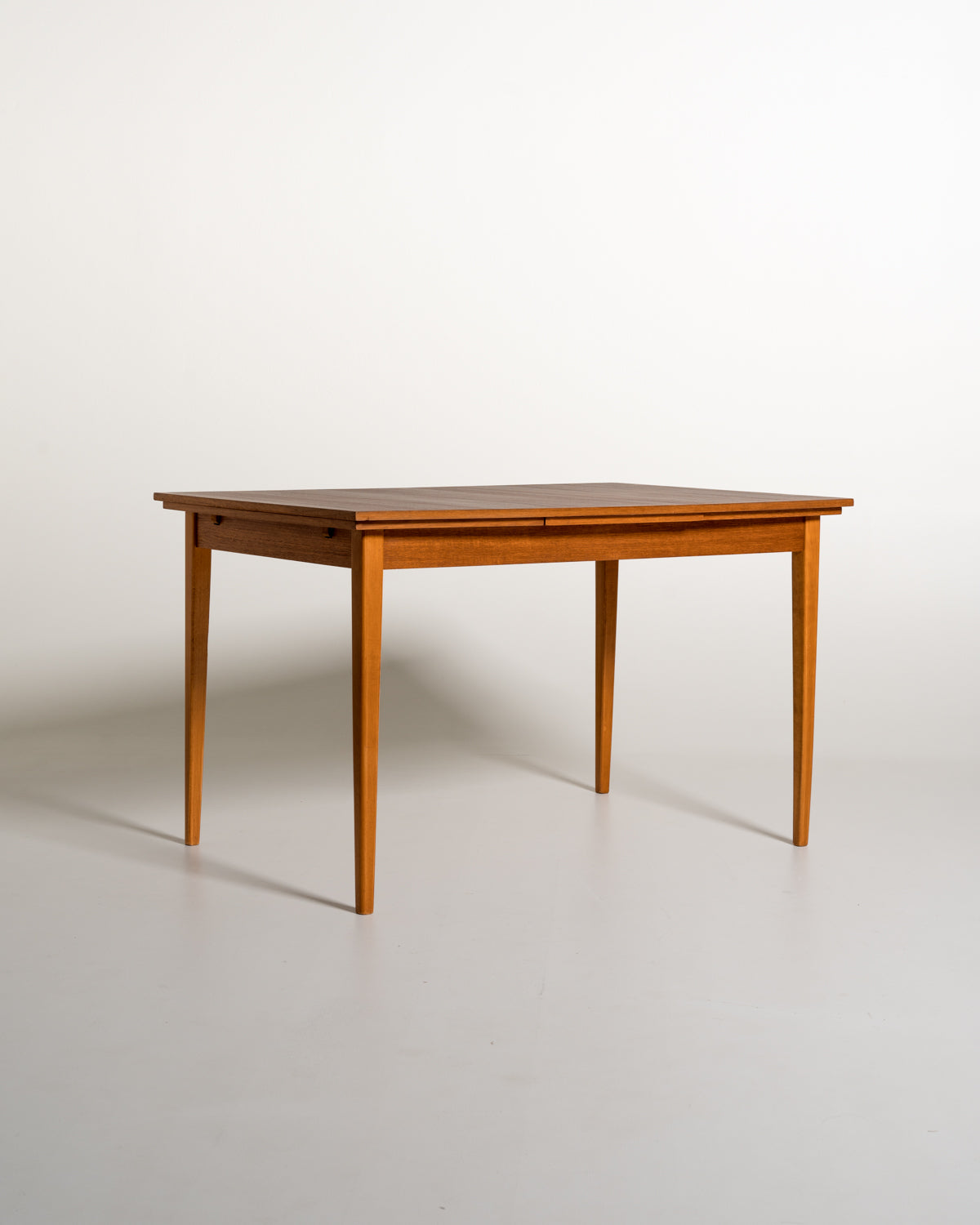 Tavolo scandinavo allungabile in teak e faggio, anni ’50-’60