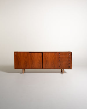 Sideboard danese in teak con ante scorrevoli, anni ’60