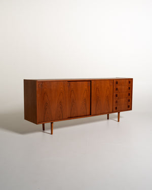 Sideboard danese in teak con ante scorrevoli, anni ’60