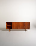 Sideboard danese in teak con ante scorrevoli, anni ’60