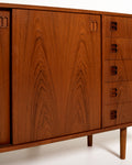 Sideboard danese in teak con ante scorrevoli, anni ’60
