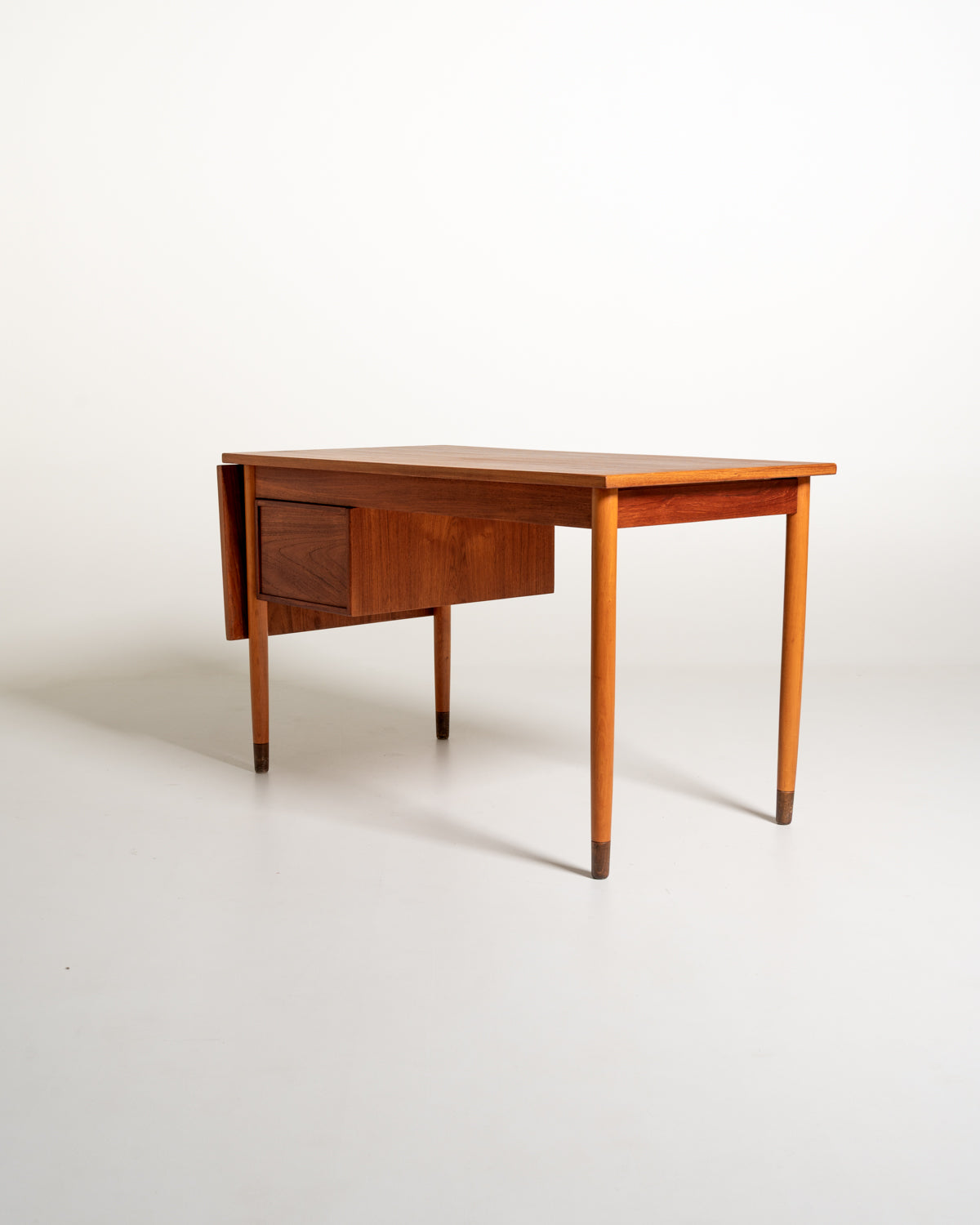 Scrivania scandinava in teak con allunga a ribalta, anni ’50/’60