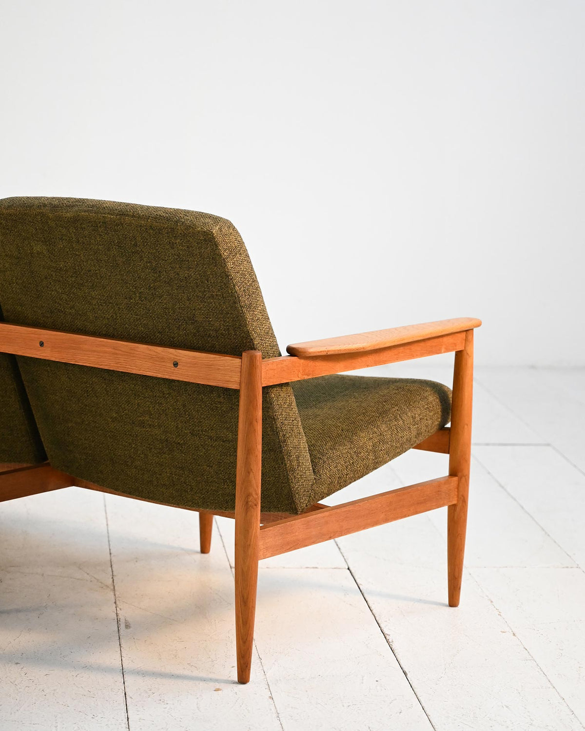 Divano scandinavo a tre posti in rovere, anni ’50/’60