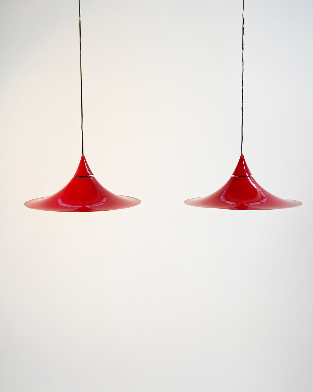 Coppia di lampade da soffitto attribuibili al modello “Semi” di Claus Bonderup e Torsten Thorup per Fog & Mørup, anni ’60
