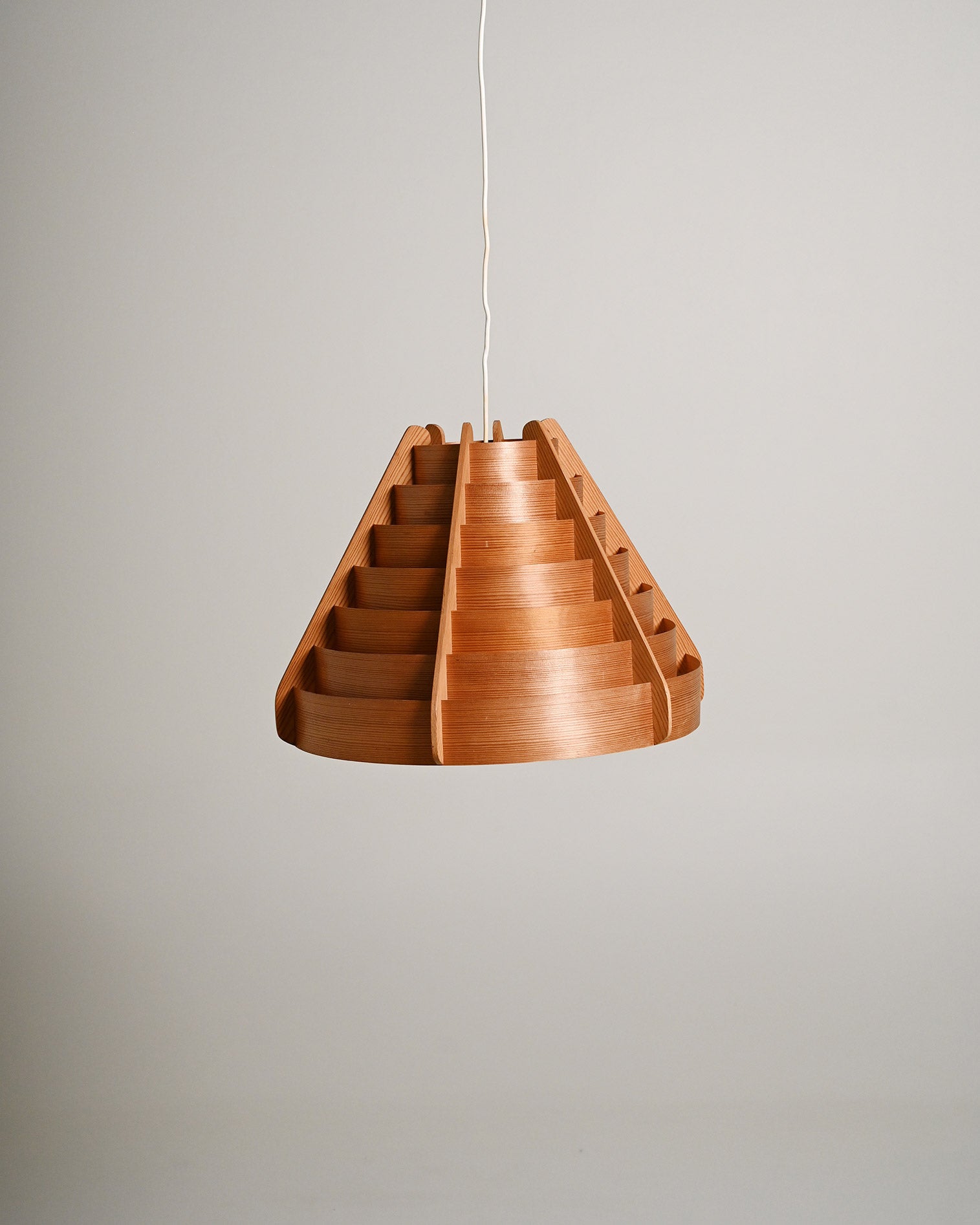 Lampada a sospensione in pino svedese nello stile di Hans Agne Jakobsson, anni '60