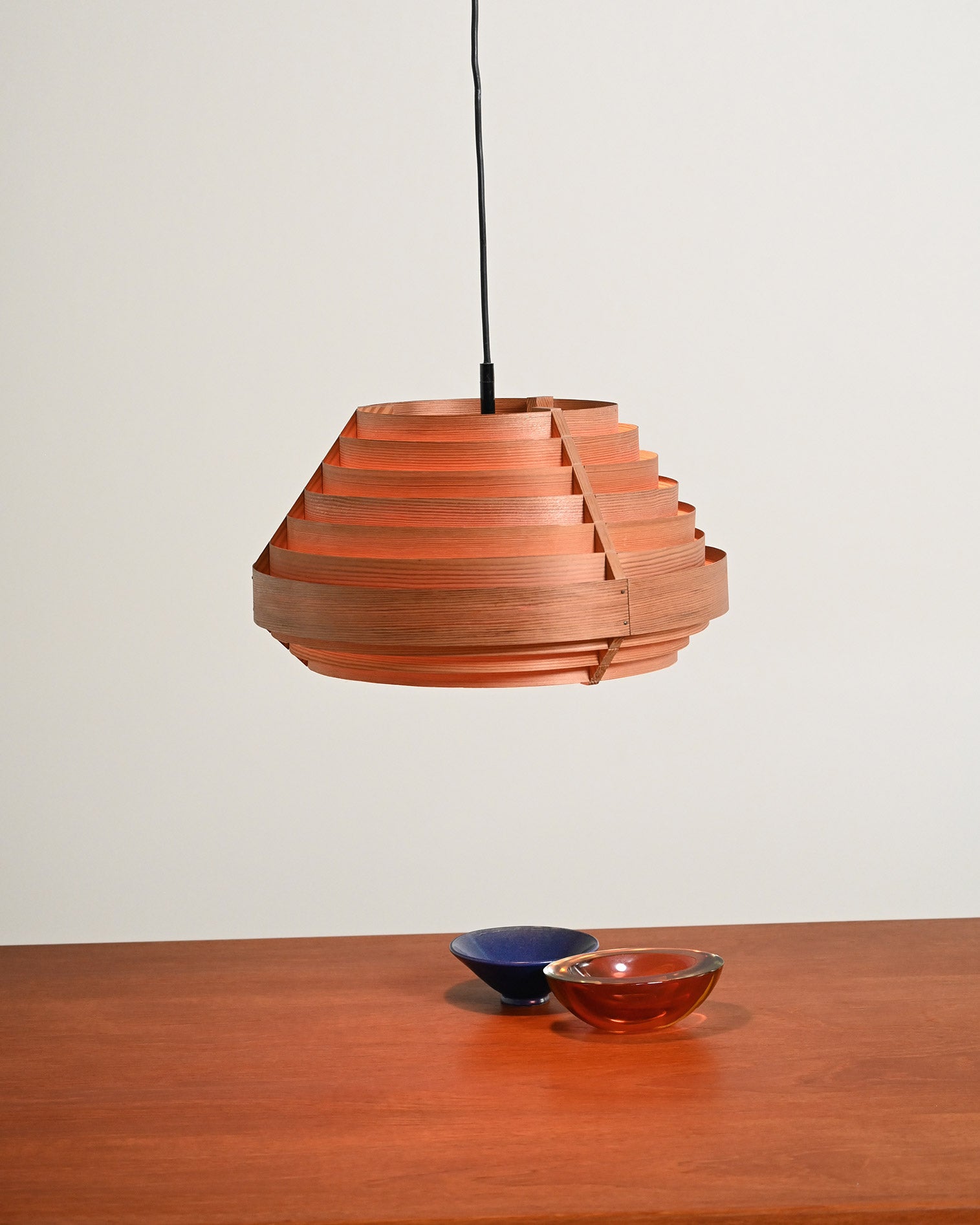 Lampada a sospensione in pino svedese nello stile di Hans Agne Jakobsson, anni '60