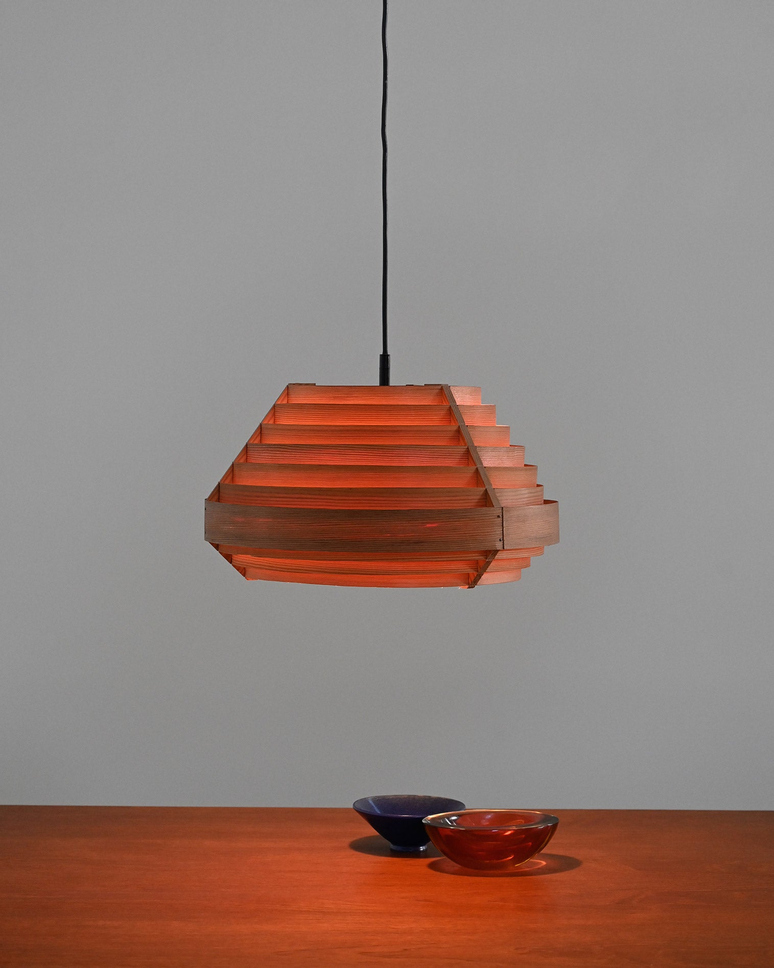 Lampada a sospensione in pino svedese nello stile di Hans Agne Jakobsson, anni '60