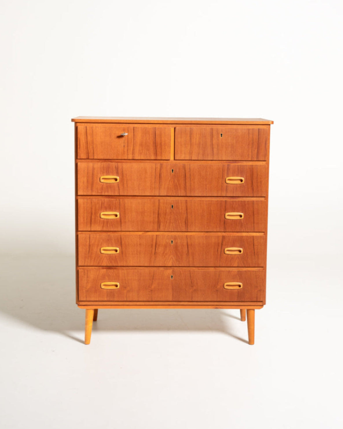 Cassettiera scandinava in teak con dettagli in rovere, anni ’60