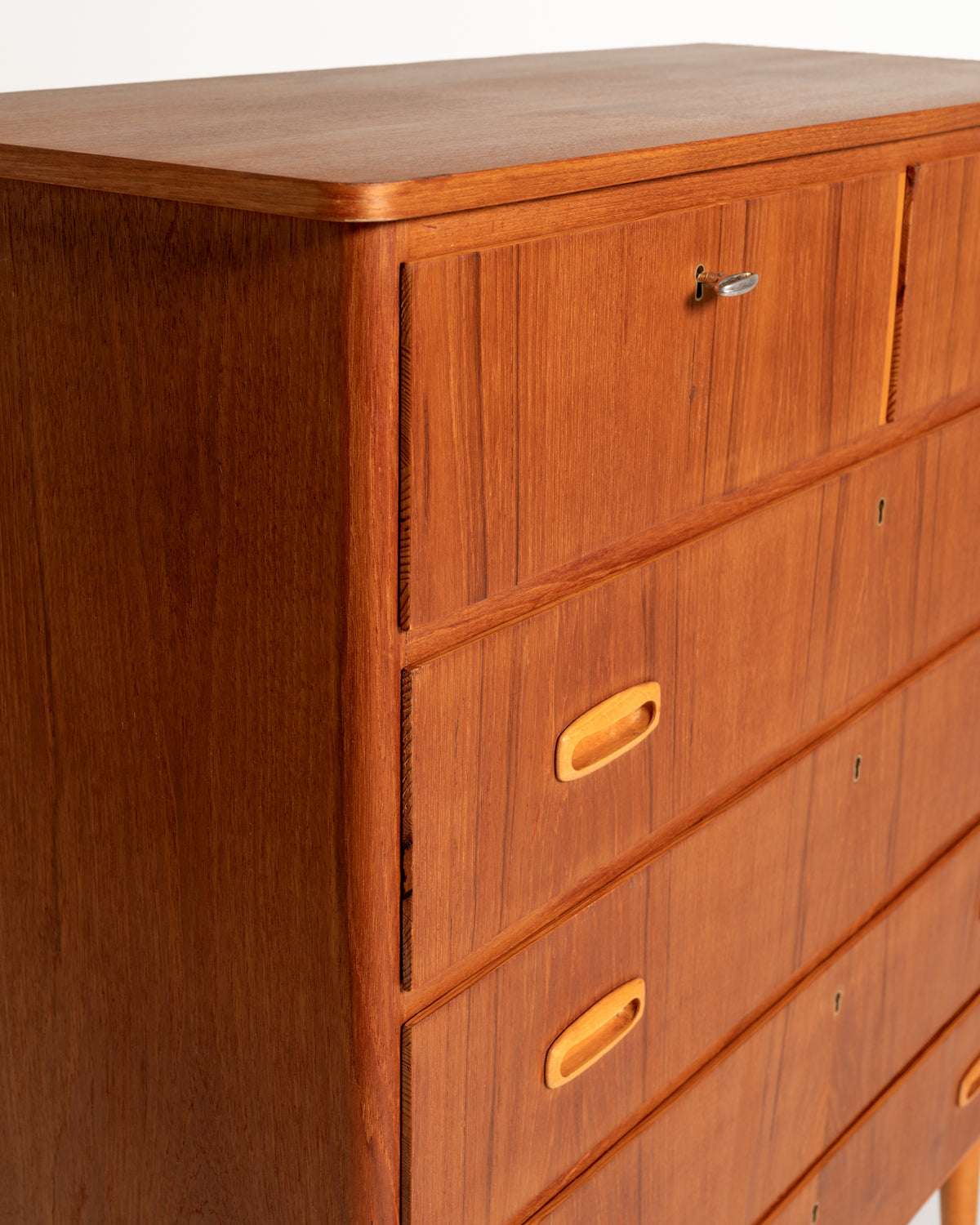 Cassettiera scandinava in teak con dettagli in rovere, anni ’60