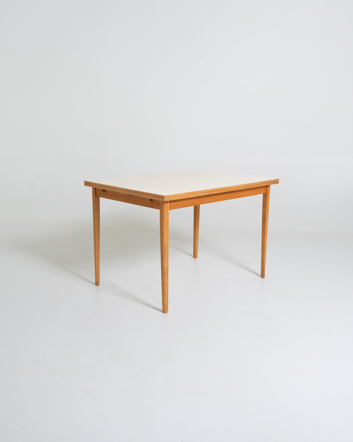 Tavolo da pranzo in laminato chiaro, Svezia, anni ’50-’60