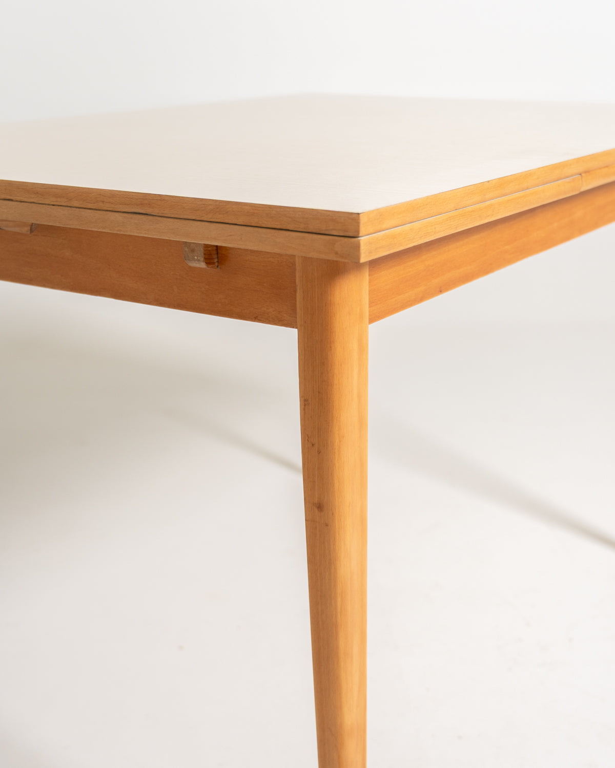 Tavolo da pranzo in laminato chiaro, Svezia, anni ’50-’60