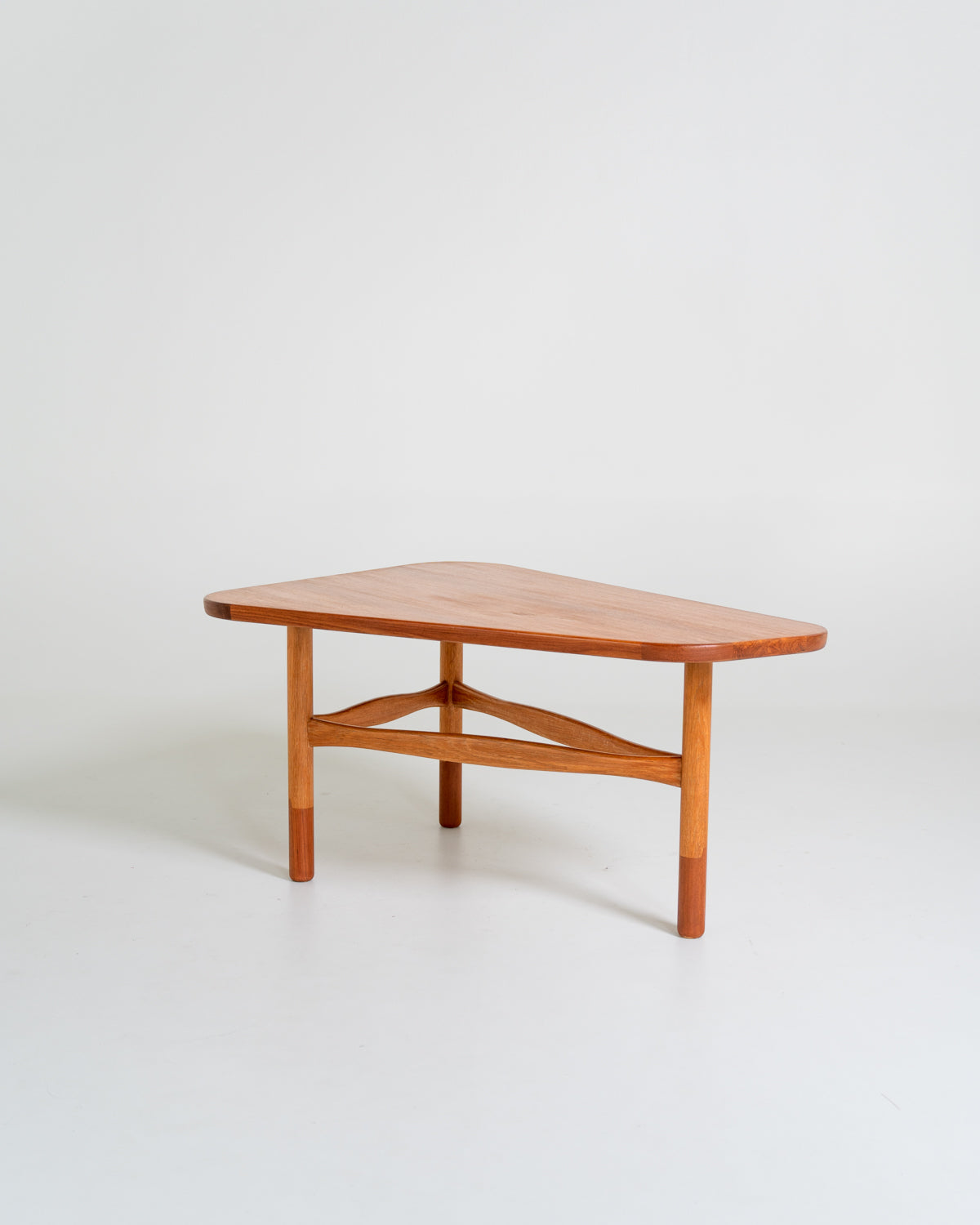 Tavolino in teak e rovere di Yngve Ekström per Westbergs Möbler, Svezia, anni ’50