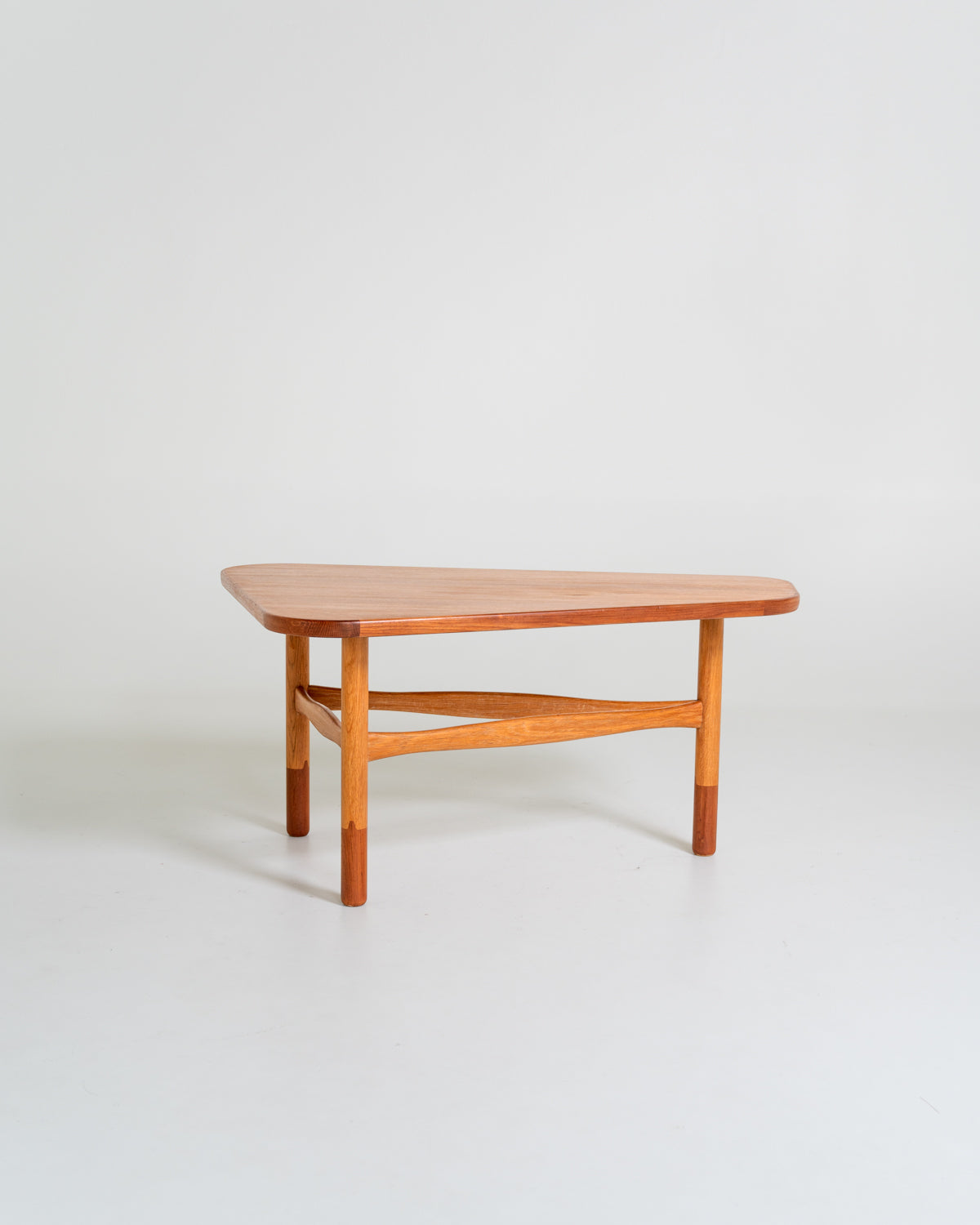 Tavolino in teak e rovere di Yngve Ekström per Westbergs Möbler, Svezia, anni ’50