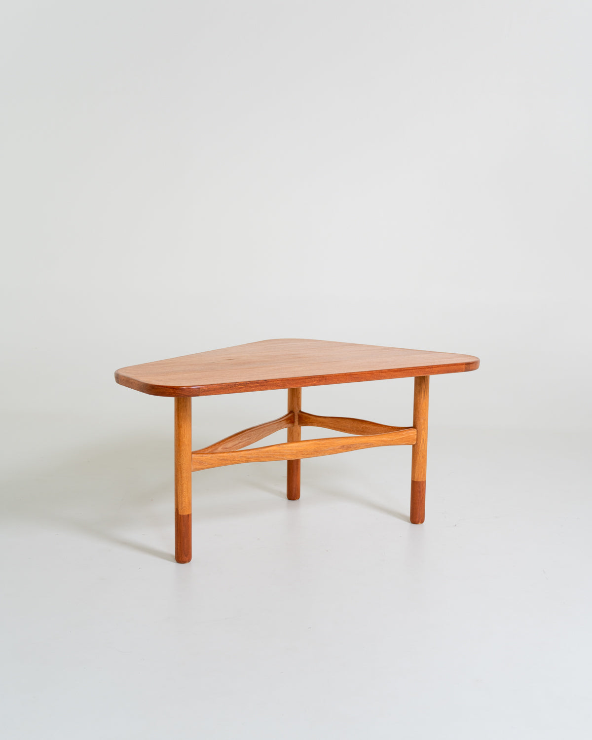Tavolino in teak e rovere di Yngve Ekström per Westbergs Möbler, Svezia, anni ’50