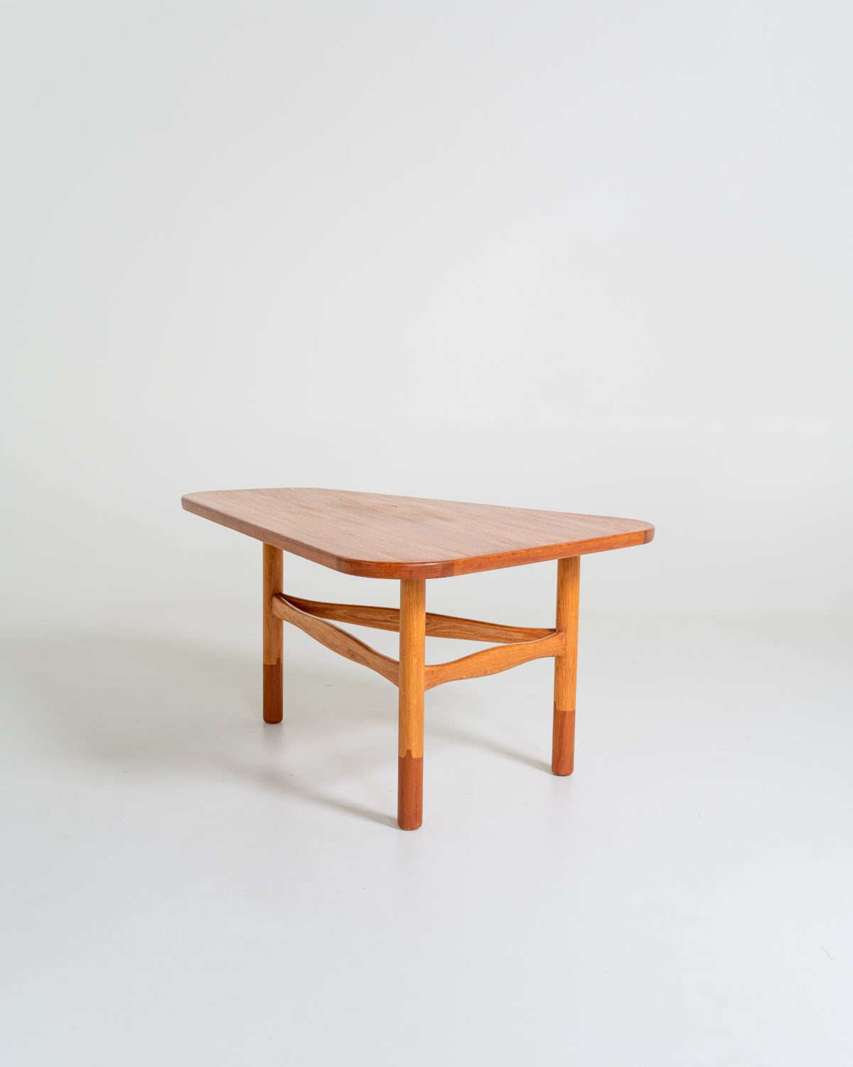 Tavolino in teak e rovere di Yngve Ekström per Westbergs Möbler, Svezia, anni ’50