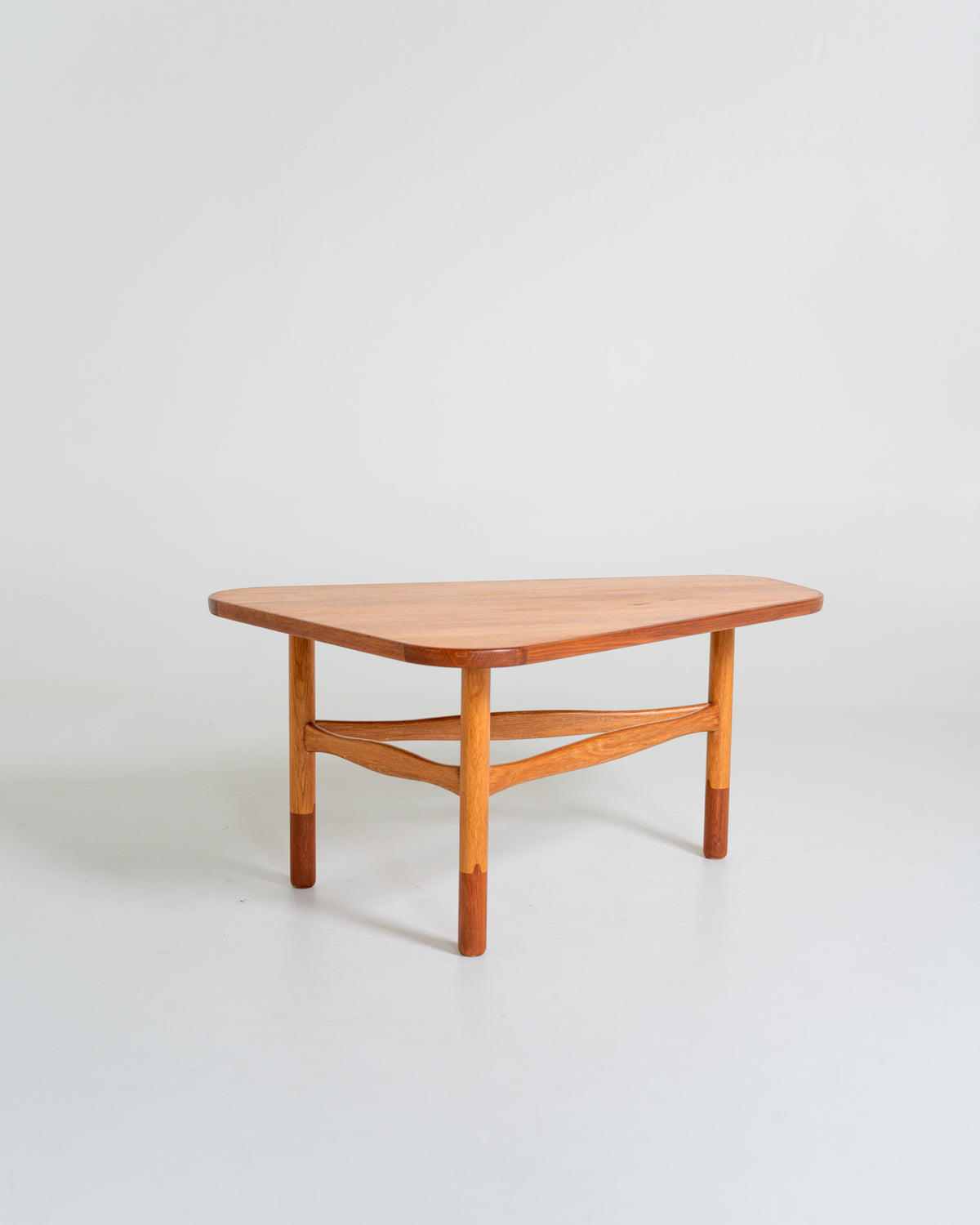 Tavolino in teak e rovere di Yngve Ekström per Westbergs Möbler, Svezia, anni ’50
