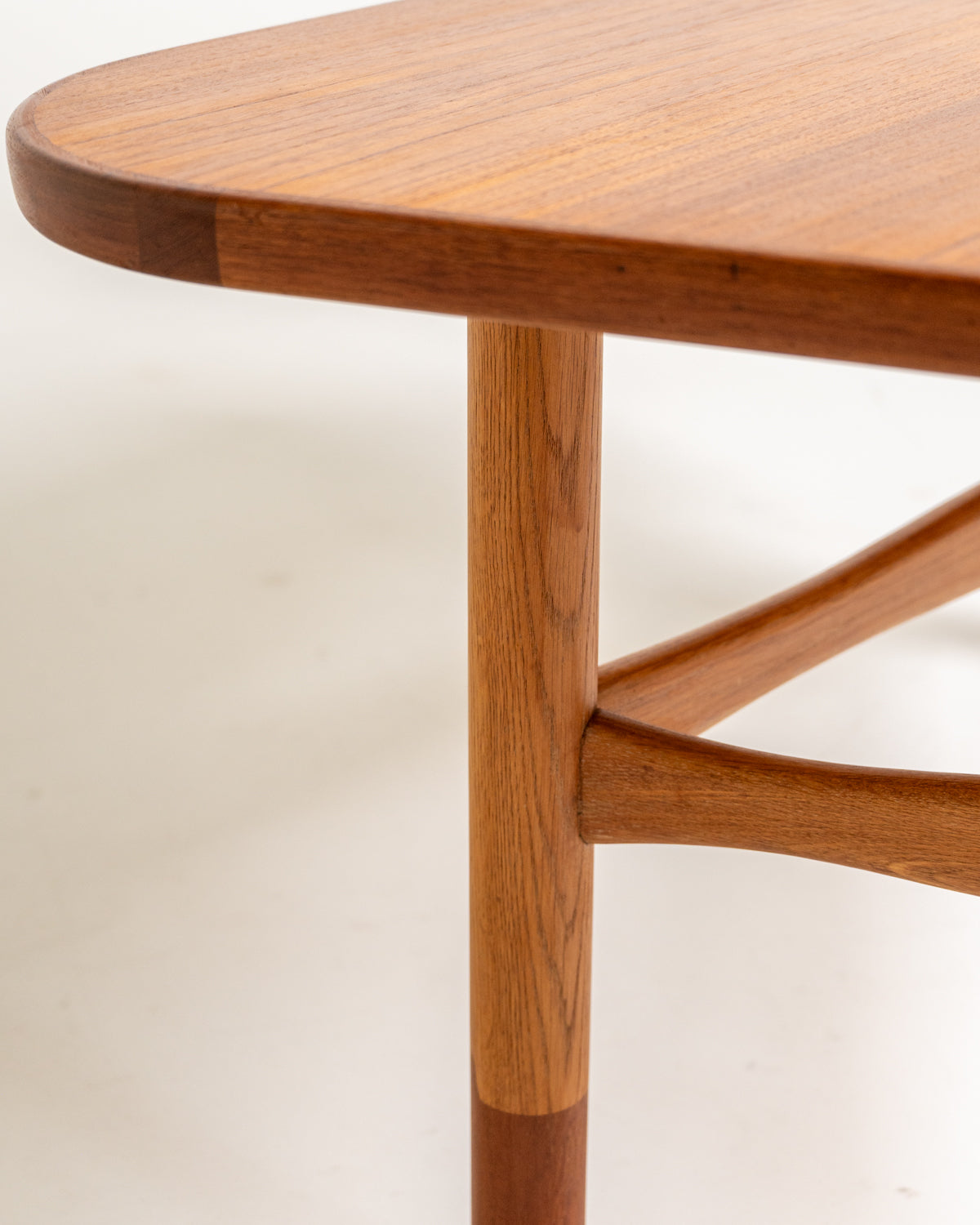 Tavolino in teak e rovere di Yngve Ekström per Westbergs Möbler, Svezia, anni ’50