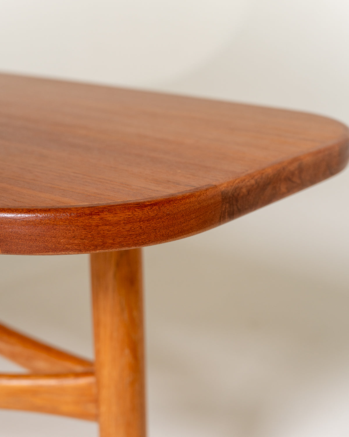 Tavolino in teak e rovere di Yngve Ekström per Westbergs Möbler, Svezia, anni ’50